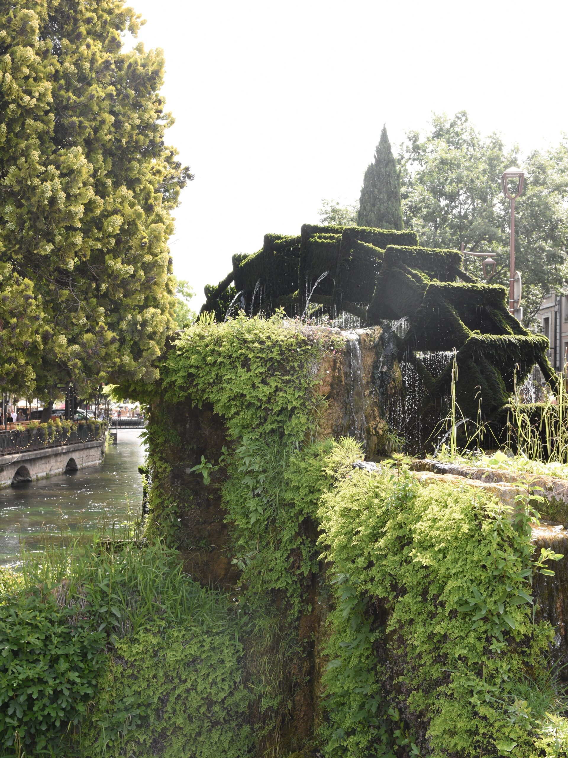 5-Day Provence Itinerary — Day 4
This day we left the Alpilles and headed into the Luberon, and you can really feel the change in landscape along the way.
Our first stop was L’Isle-sur-la-Sorgue, a very particular town built around the Sorgue river, which literally runs through it. As you walk, you keep crossing small canals and seeing the old water wheels that once powered textile and paper mills. It gives the town a very distinct character. It’s also known as one of the main antique hubs in France, so you’ll find a lot of shops and markets dedicated to that.
—
From there, we drove up into the Luberon hills to Lourmarin, where we stayed for our last night.
Lourmarin feels a bit different from other villages, more open, more lived-in. There are lots of cafés, small shops, and a very relaxed atmosphere. We also visited the Château de Lourmarin, which is one of the first Renaissance castles in Provence and gives the town a slightly more elegant feel.
—
Later in the afternoon, we went for a wine tasting at @chateau.constantin. The estate is known for its organic wines and a more natural approach to winemaking.
We tasted five different wines and learned about their process, including their use of amphora, which was interesting to see in practice. Before the tasting, we also walked a bit through the vineyards, which made the whole experience feel more complete.
—
To end the day, we went back to our countryside accommodation @lesjardinsdelagraviere near Lourmarin. It was one of those places surrounded by nature, very quiet, perfect to slow down.
We had a simple aperitivo with some of the wines we bought during the day, just enjoying the setting.